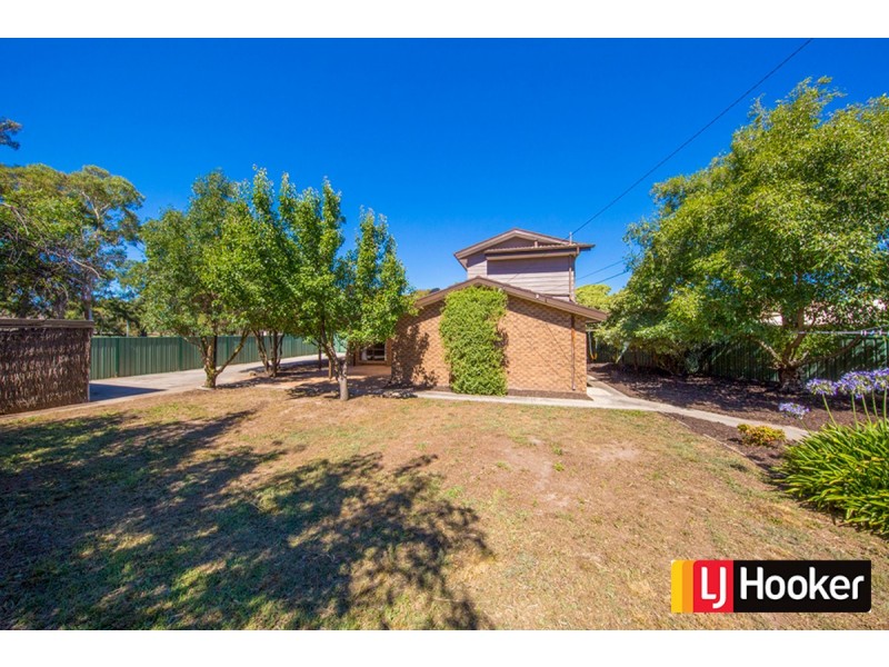 9 McGhie Place, Latham ACT 2615