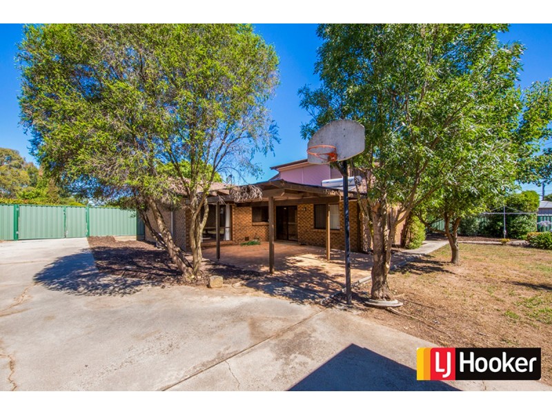 9 McGhie Place, Latham ACT 2615