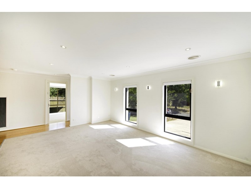 11 Marchant Circuit, Dunlop ACT 2615