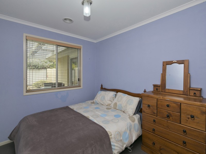 2 Hanrahan Crescent, Dunlop ACT 2615