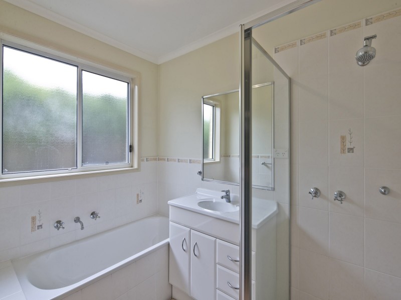 2 Hanrahan Crescent, Dunlop ACT 2615