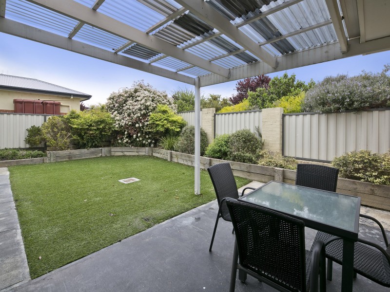 2 Hanrahan Crescent, Dunlop ACT 2615