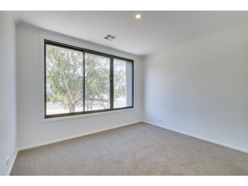 2/106 Mawson Drive, Mawson ACT 2607