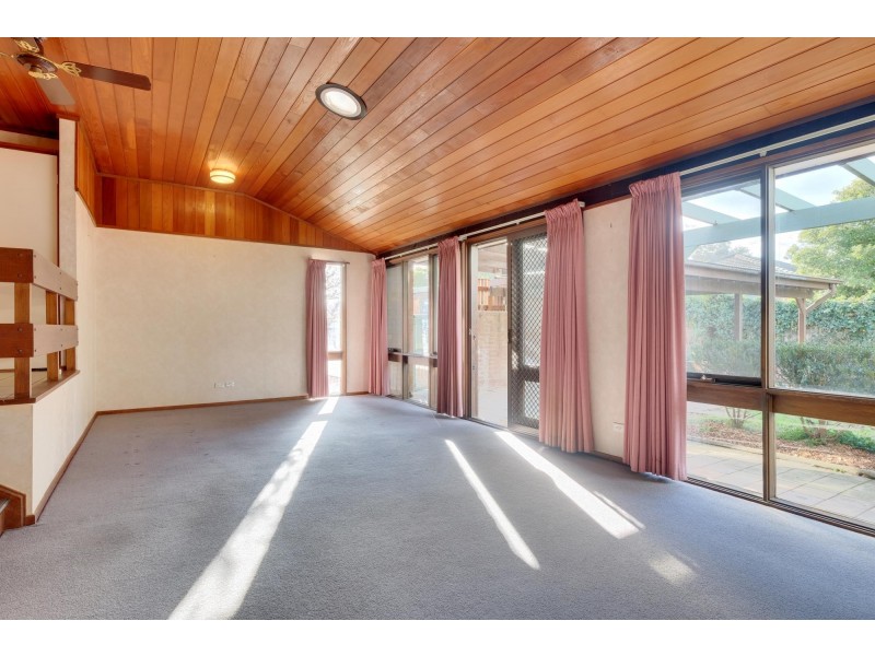 9 Sewell Place, Macgregor ACT 2615