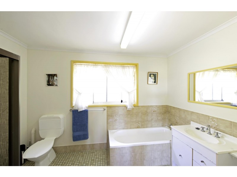 25 Handcock Crescent, Macgregor ACT 2615