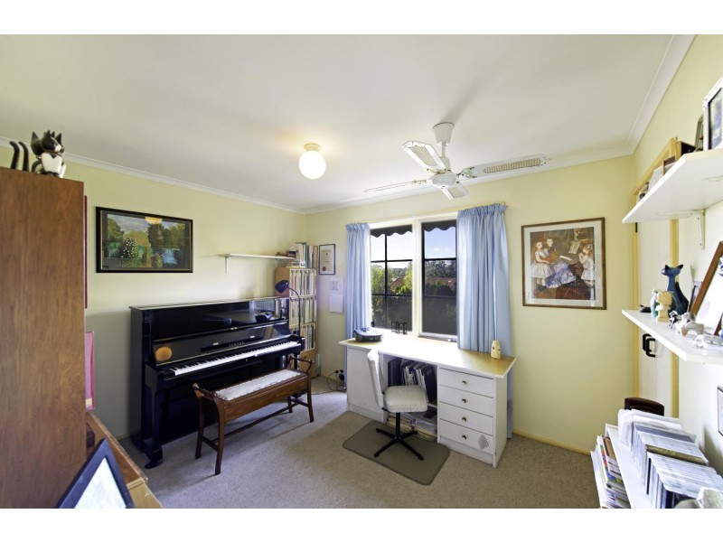 25 Handcock Crescent, Macgregor ACT 2615