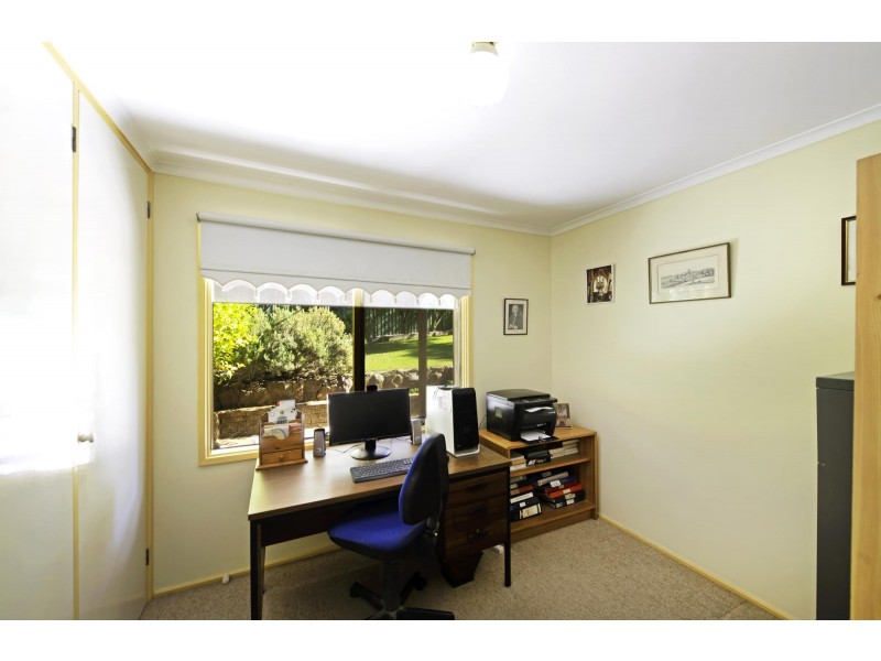 25 Handcock Crescent, Macgregor ACT 2615