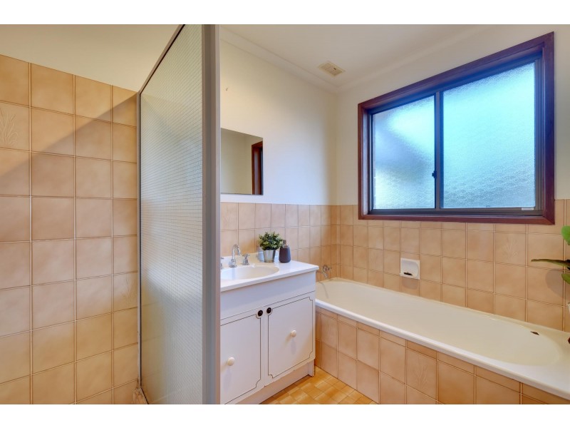 4 Mcarthur Place, Latham ACT 2615