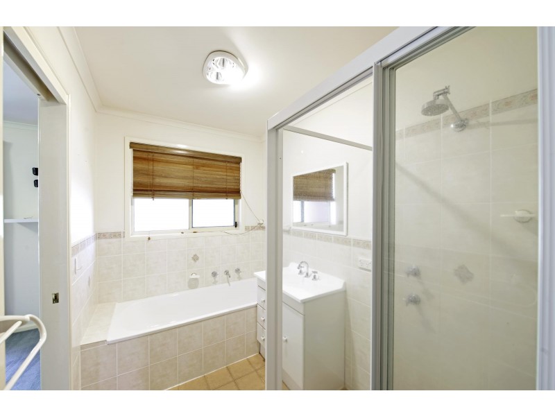 2/106 Britten Jones Drive, Holt ACT 2615