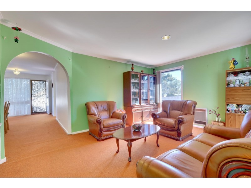 11 Geeves Court, Charnwood ACT 2615