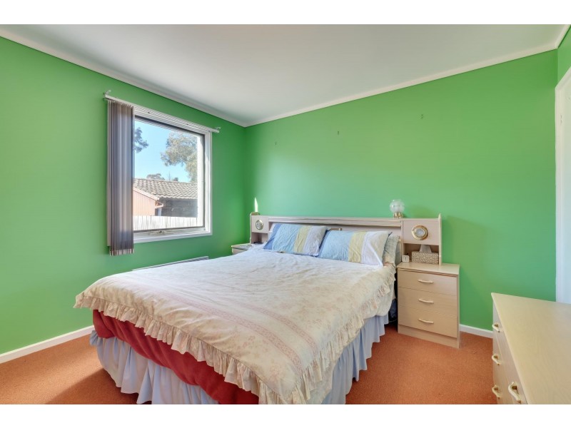 11 Geeves Court, Charnwood ACT 2615