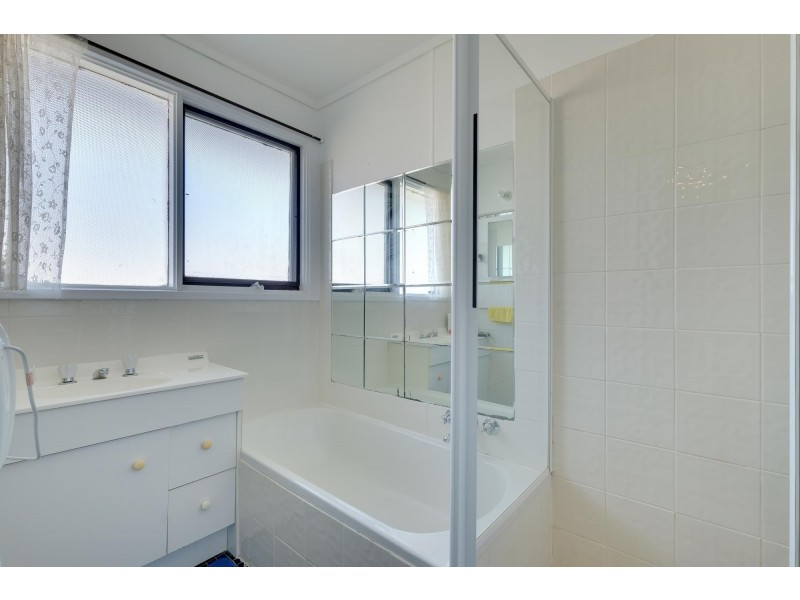 11 Geeves Court, Charnwood ACT 2615