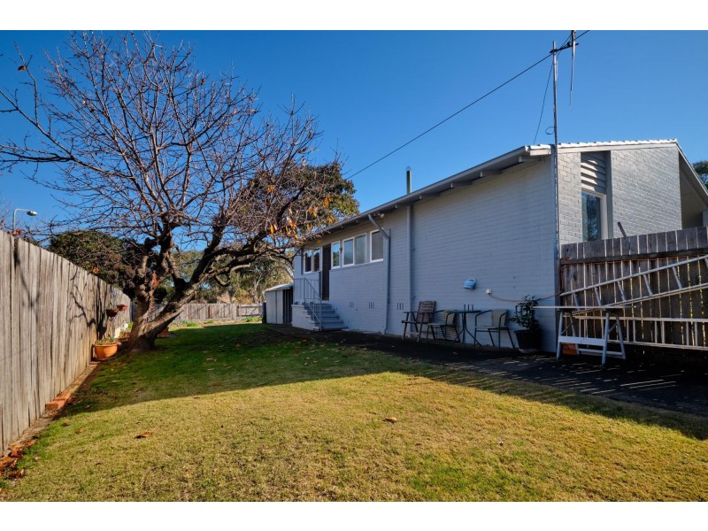 11 Geeves Court, Charnwood ACT 2615
