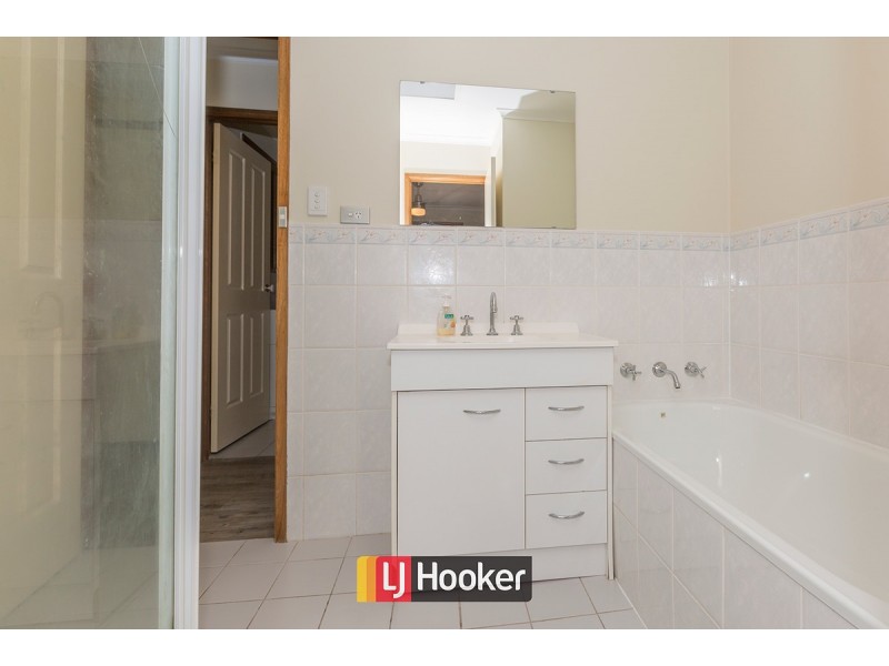 6 Hugh Mckay Crescent, Dunlop ACT 2615