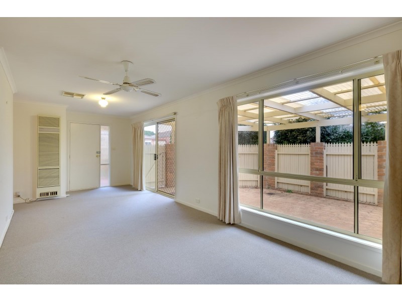 6 Thornhill Crescent, Dunlop ACT 2615