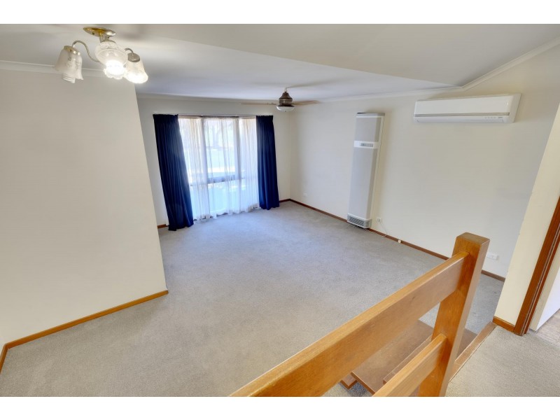 25 Moyes Crescent, Holt ACT 2615