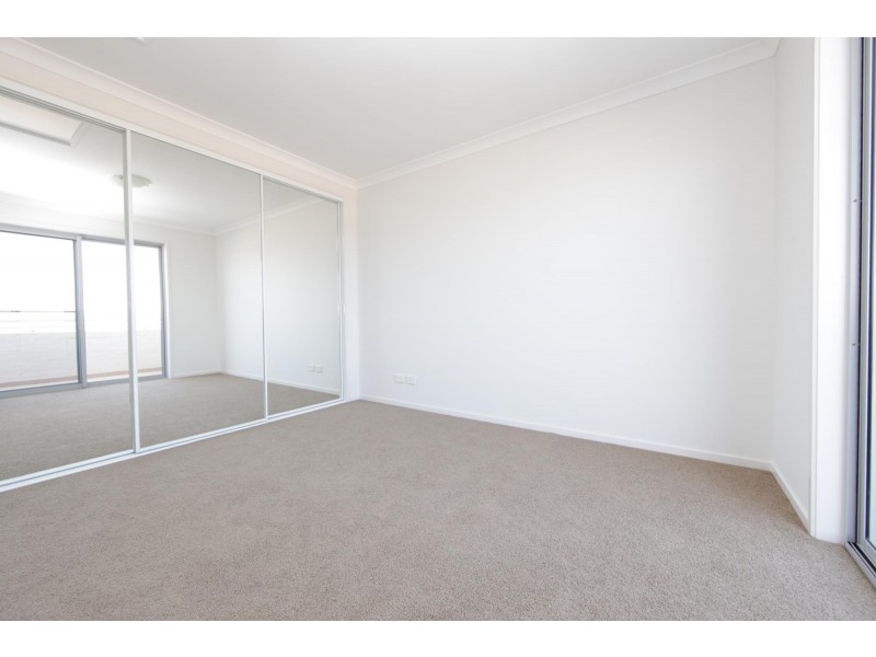 2/12 Jeff Snell Crescent, Dunlop ACT 2615