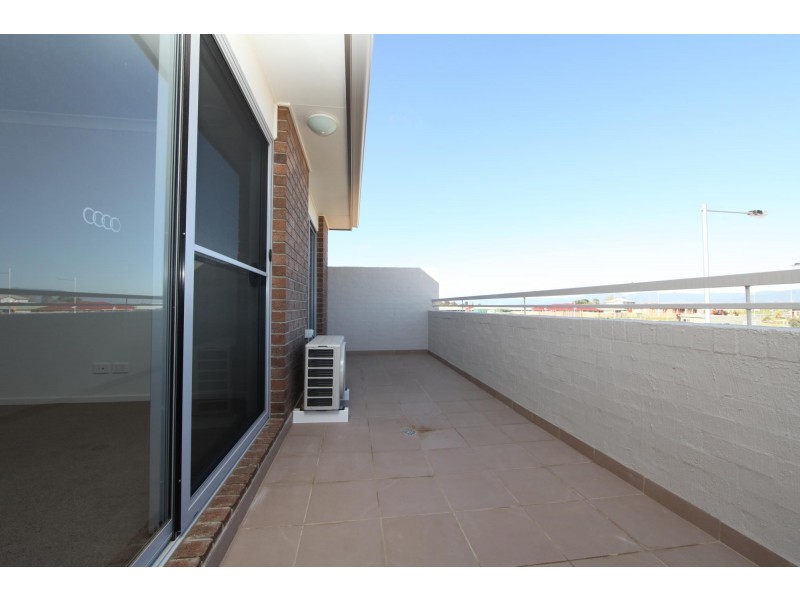 2/12 Jeff Snell Crescent, Dunlop ACT 2615