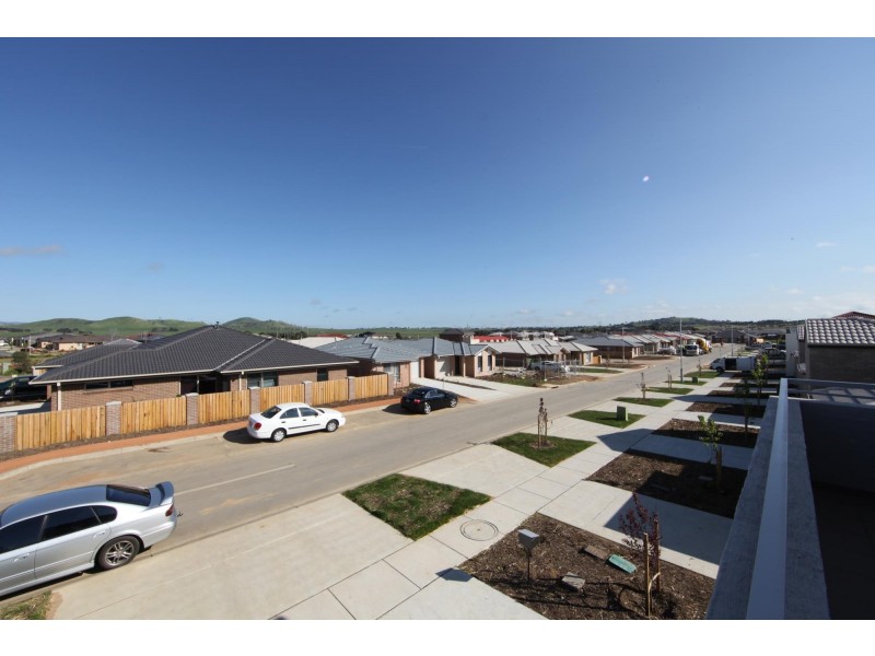 2/12 Jeff Snell Crescent, Dunlop ACT 2615