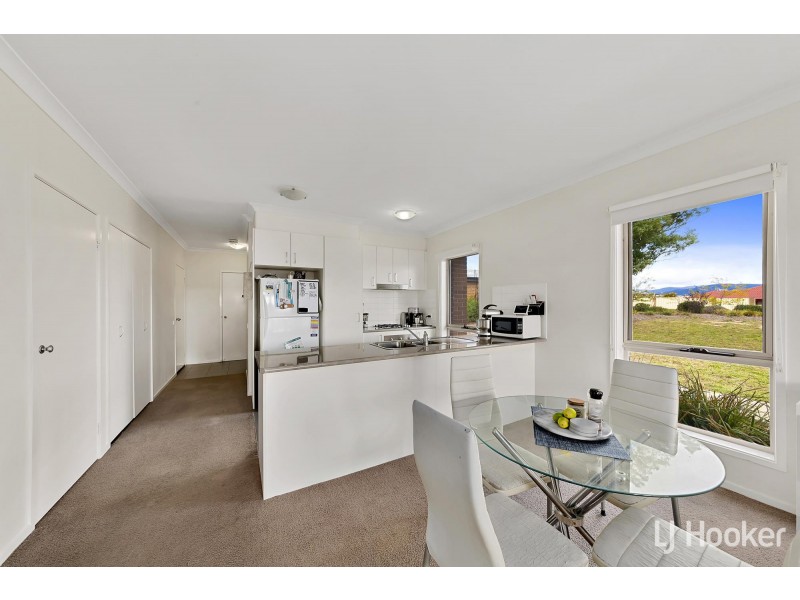 8/139 Macfarlane Burnett Avenue, Macgregor ACT 2615