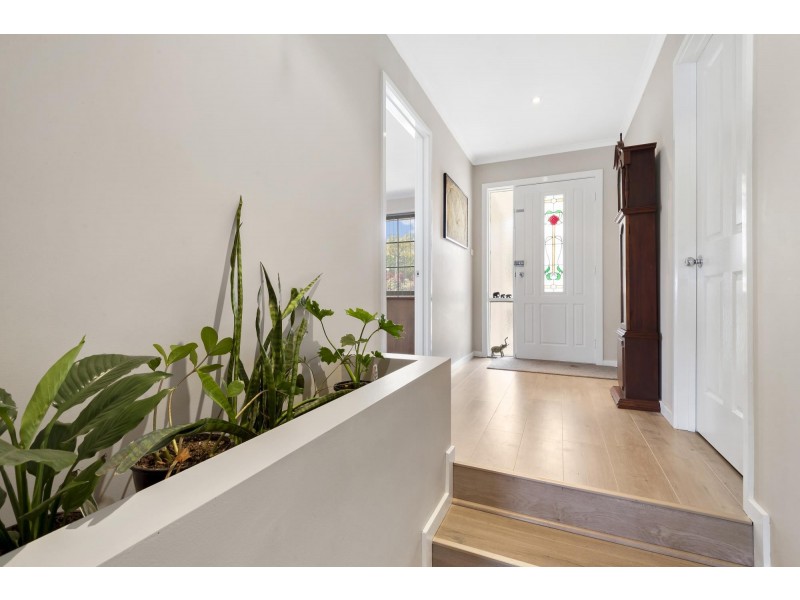 16 Grove Place, Dunlop ACT 2615