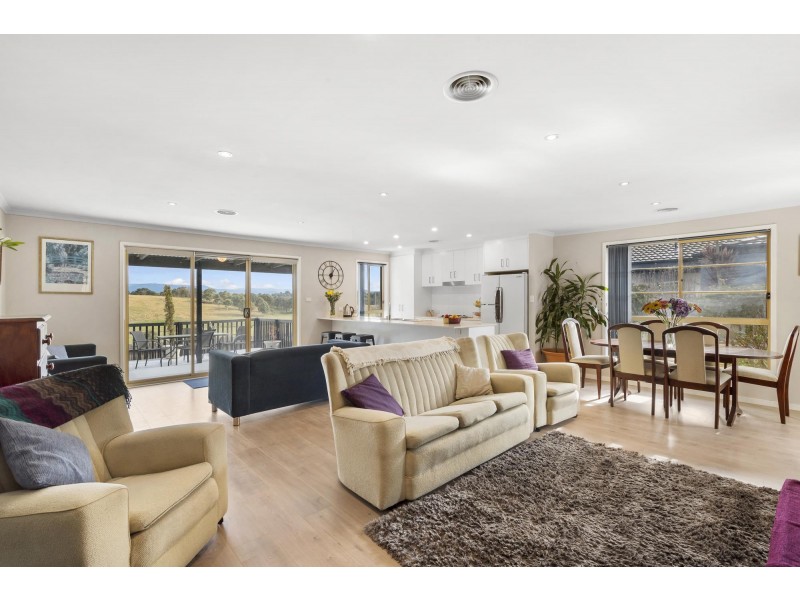 16 Grove Place, Dunlop ACT 2615