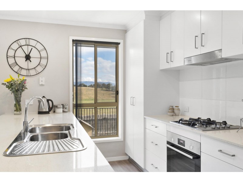 16 Grove Place, Dunlop ACT 2615