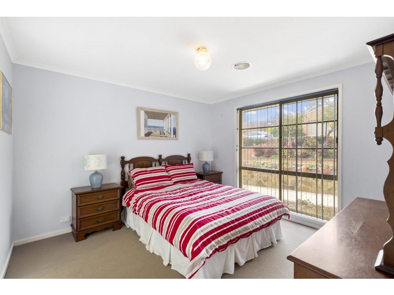 16 Grove Place, Dunlop ACT 2615