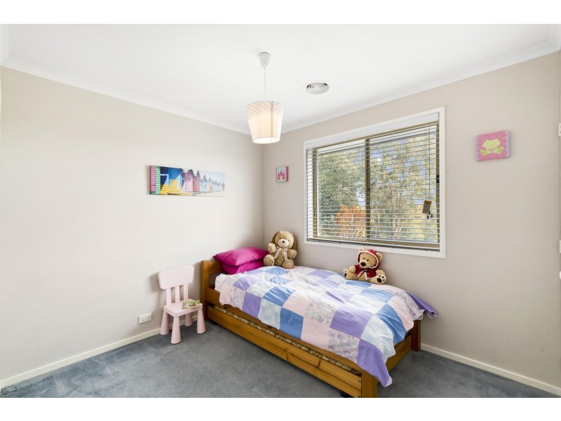 16 Grove Place, Dunlop ACT 2615