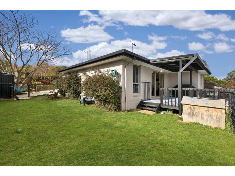 16 Grove Place, Dunlop ACT 2615