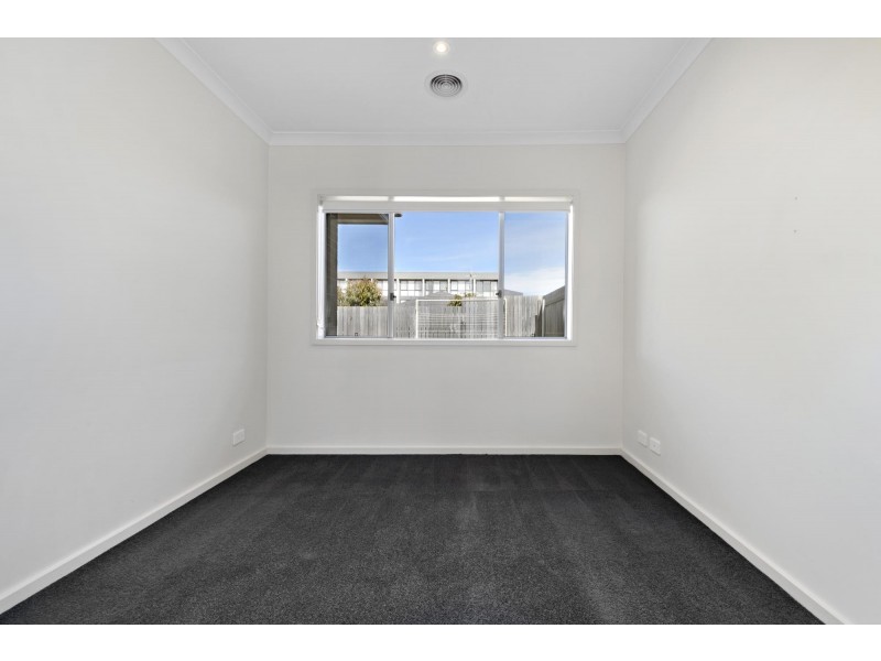 17 Hugh Gilchrist Street, Casey ACT 2913