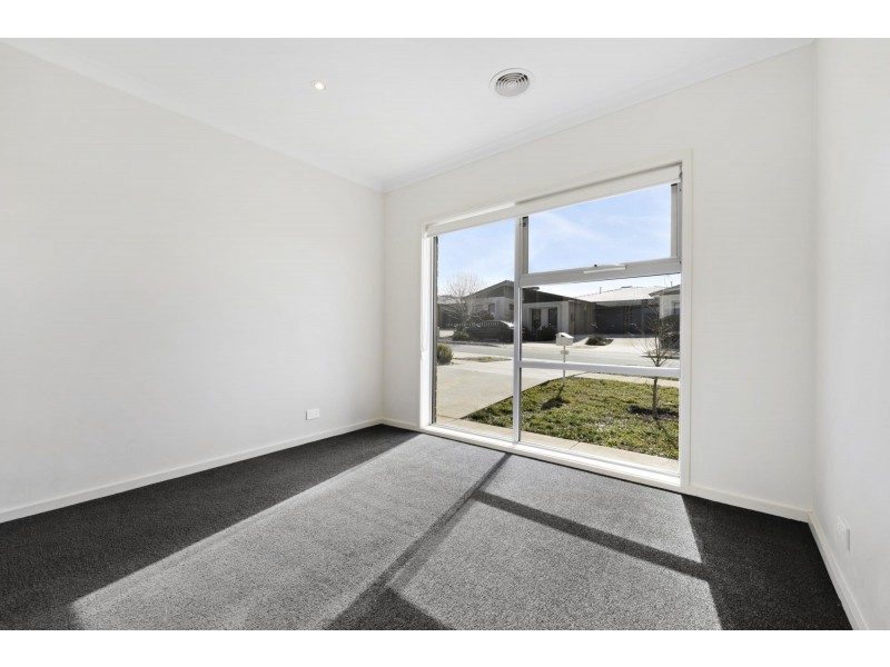 17 Hugh Gilchrist Street, Casey ACT 2913