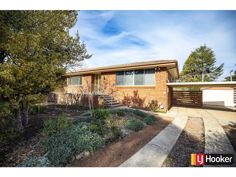 4 Clement Place, Macgregor ACT 2615