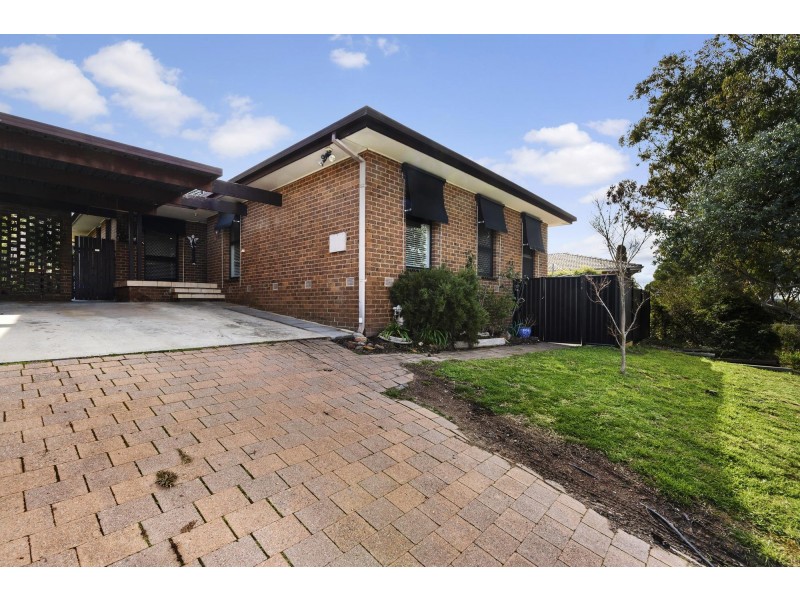 16 Bowden Crescent, Macgregor ACT 2615
