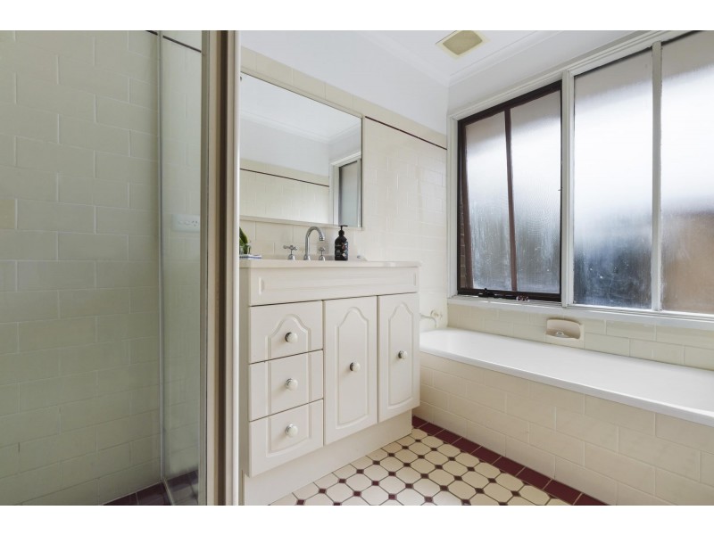 16 Bowden Crescent, Macgregor ACT 2615