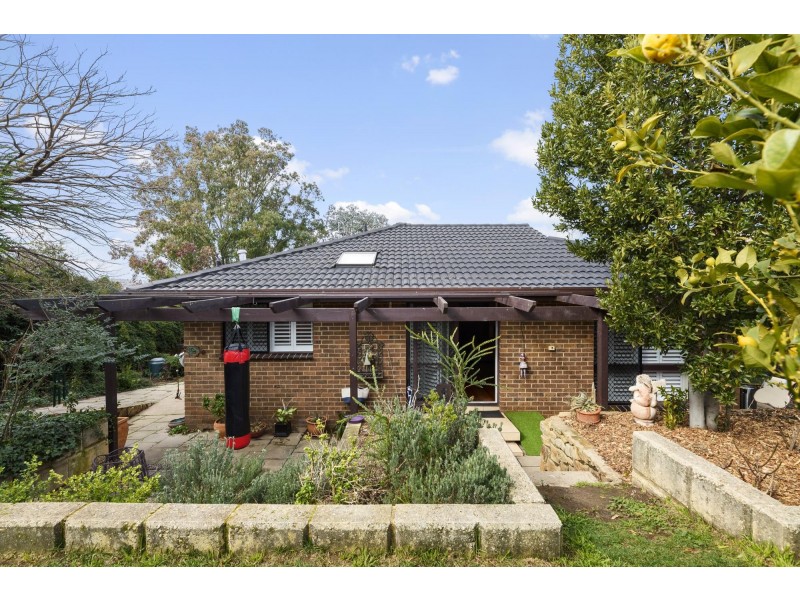 16 Bowden Crescent, Macgregor ACT 2615