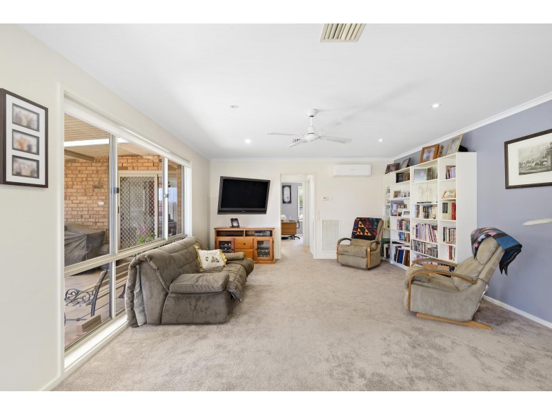 17 Davitt Close, Isaacs ACT 2607
