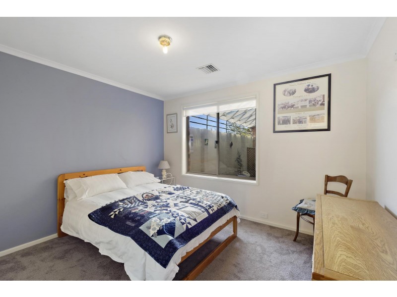 17 Davitt Close, Isaacs ACT 2607
