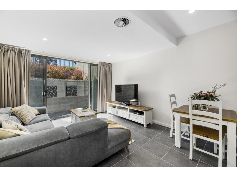 1/15 Wanderlight Avenue, Lawson ACT 2617