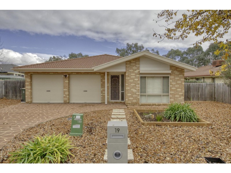 19 Fitton Close, Dunlop ACT 2615