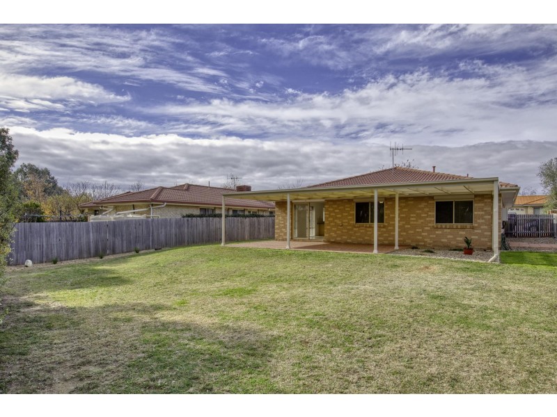 19 Fitton Close, Dunlop ACT 2615