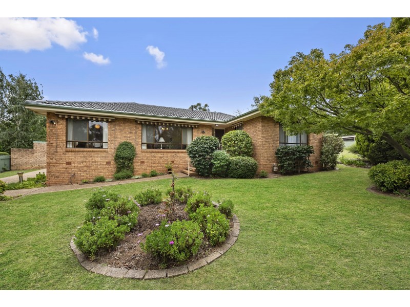 242 Southern Cross Drive, Latham ACT 2615