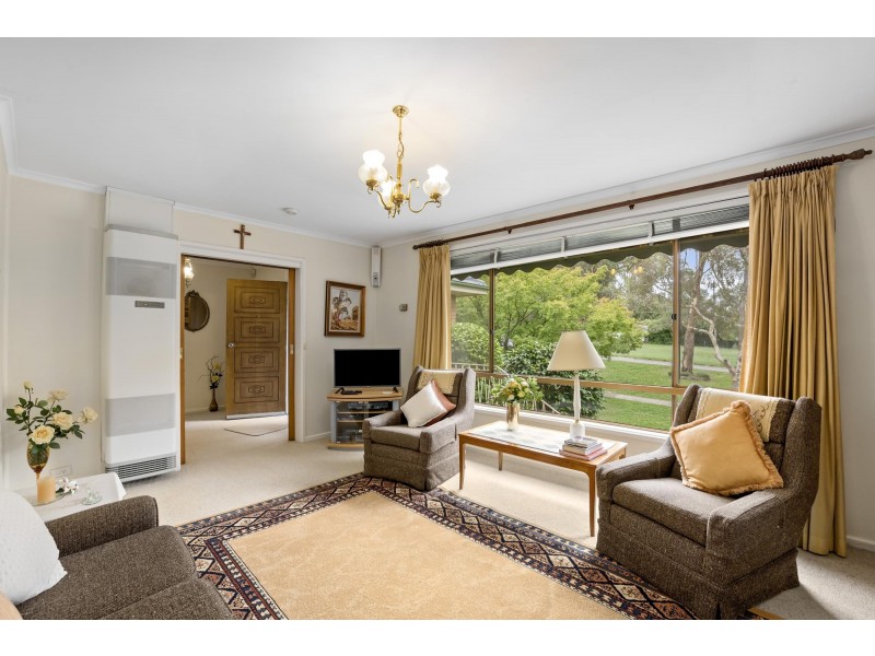 242 Southern Cross Drive, Latham ACT 2615
