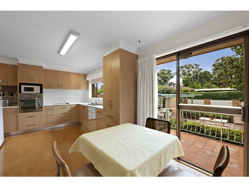 242 Southern Cross Drive, Latham ACT 2615