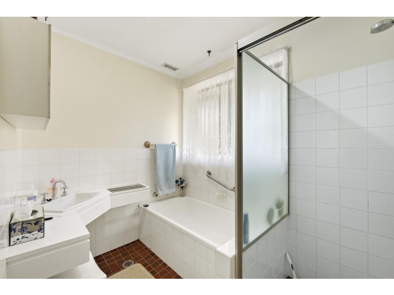 242 Southern Cross Drive, Latham ACT 2615
