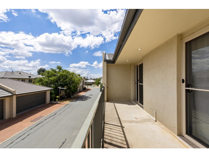 2/17 Woolshed Lane, Harrison ACT 2914