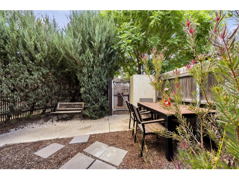 2/17 Woolshed Lane, Harrison ACT 2914