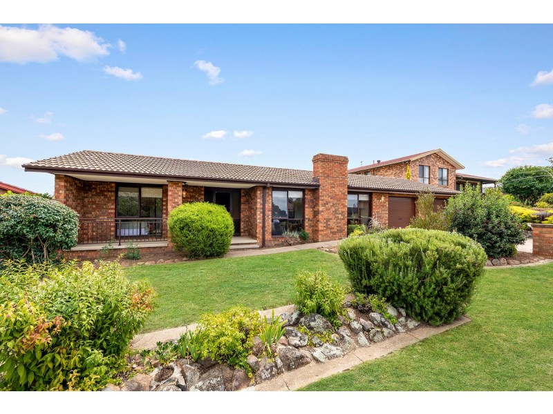 16 Vagabond Crescent, Mckellar ACT 2617