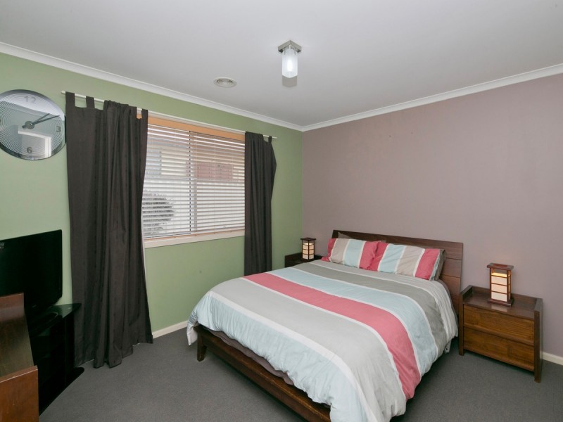 2 Hanrahan Crescent, Dunlop ACT 2615