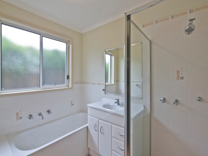 2 Hanrahan Crescent, Dunlop ACT 2615